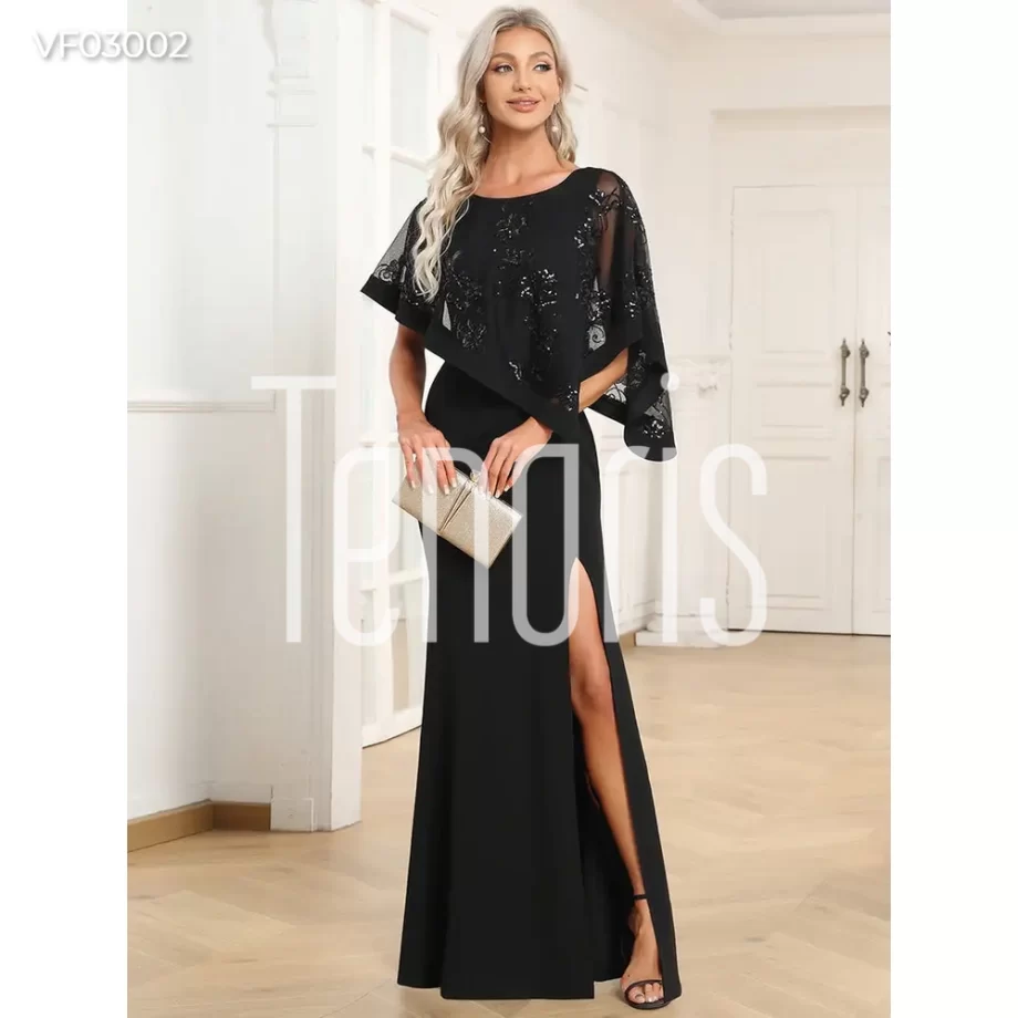 Vestido de fiesta negro con capa y abertura en la pierna